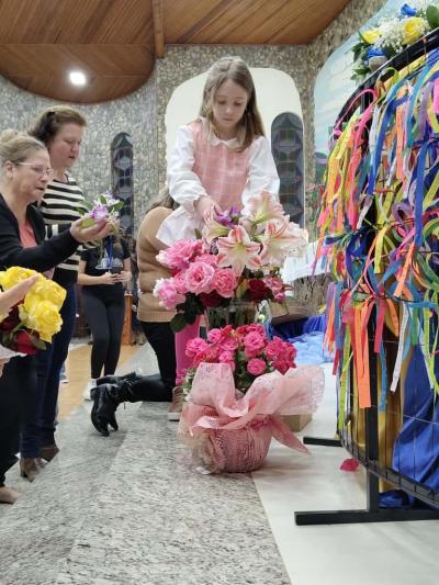 Abertura das Novenas reúne centenas de fiéis em Laranjeiras do Sul Celebração marca o início da preparação para a Festa em honra a Nossa Senhora Aparecida